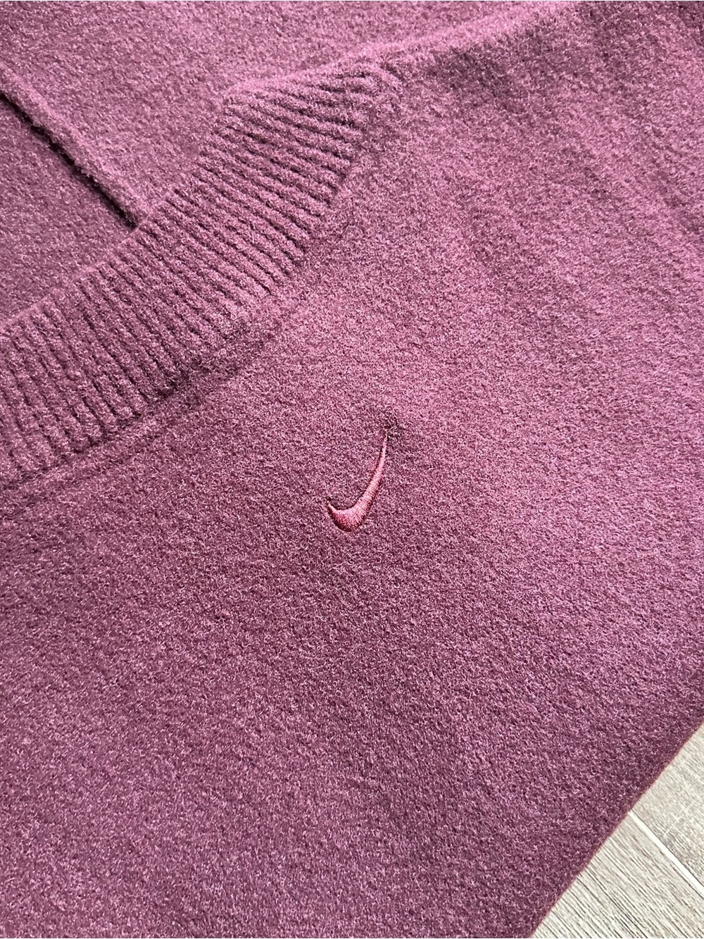 New with tags!!!! Nike Sportswear
Women's Crew-Neck Sweater
Burgundy HV2080-652 - Picture 10 of 10